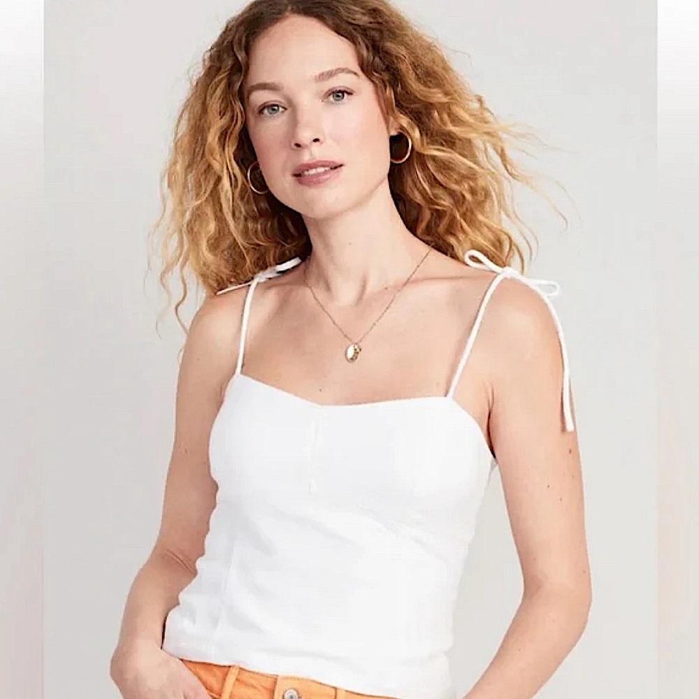 ✨NWT✨ Old Navy Tie Shoulder Spaghetti Strap Tank Top in White